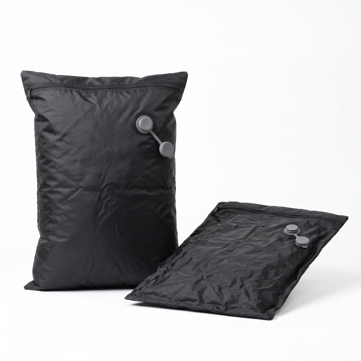 Dos bolsas Zenofast: una llena de ropa y otra sin aire