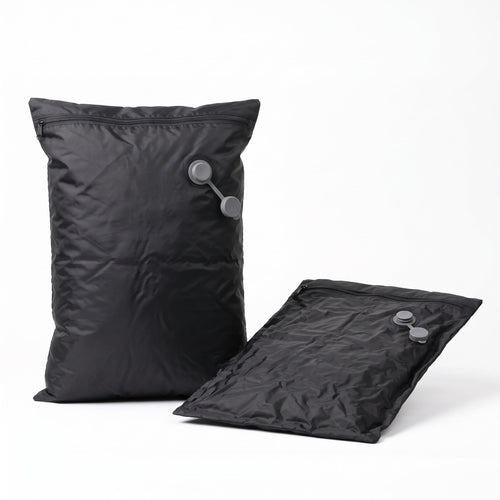 Dos bolsas Zenofast: una llena de ropa y otra sin aire